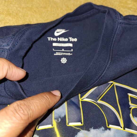 The Nike Tee Kids L Takedown Dark Navy T Shirt Pegasus Graphic - Picture 4 of 5